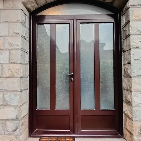 Nar - Pored Sahat Kule بودغوريتْسا